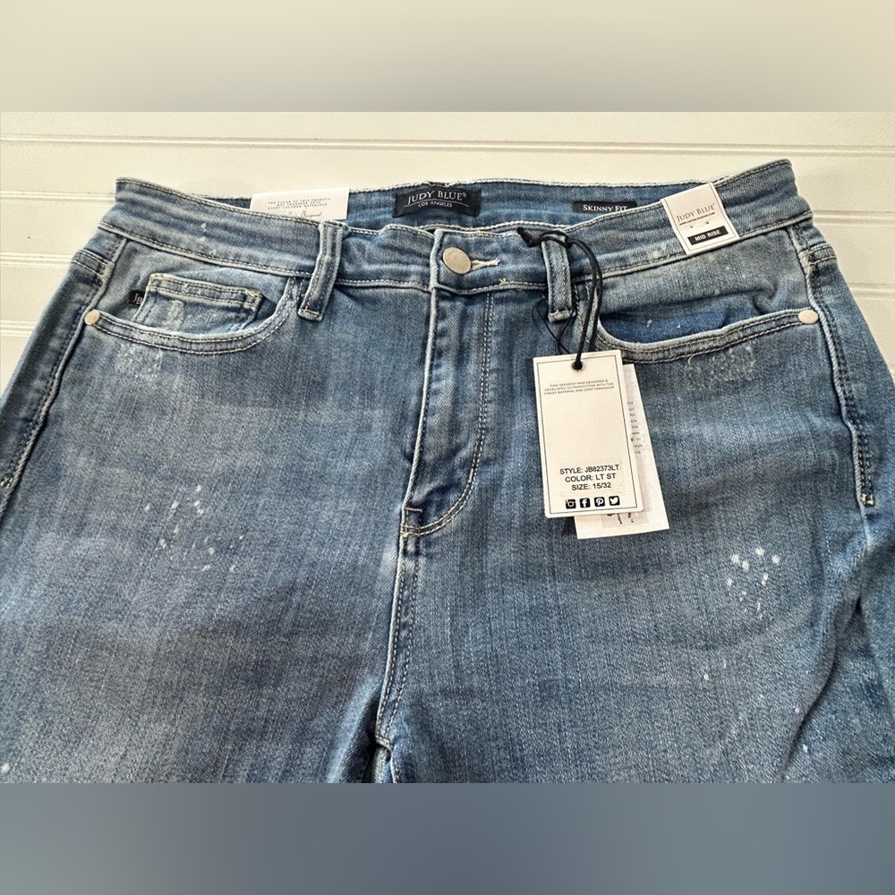 NWT Judy Blue Bleach Splash Mid Rise Shark Bite Skinny Jeans - Picture 9 of 14